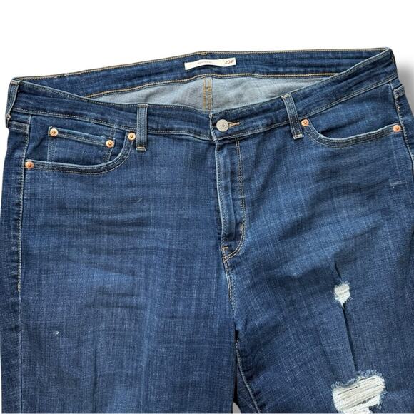 Levi’s Boyfriend Distressed Jeans in Medium Wash - Picture 2 of 5